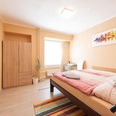 Cozy Room At Metro Station, Private Bathroom, 9Minutes Oldtown, 15Minutes Airport, Wifi Prag Exterior foto