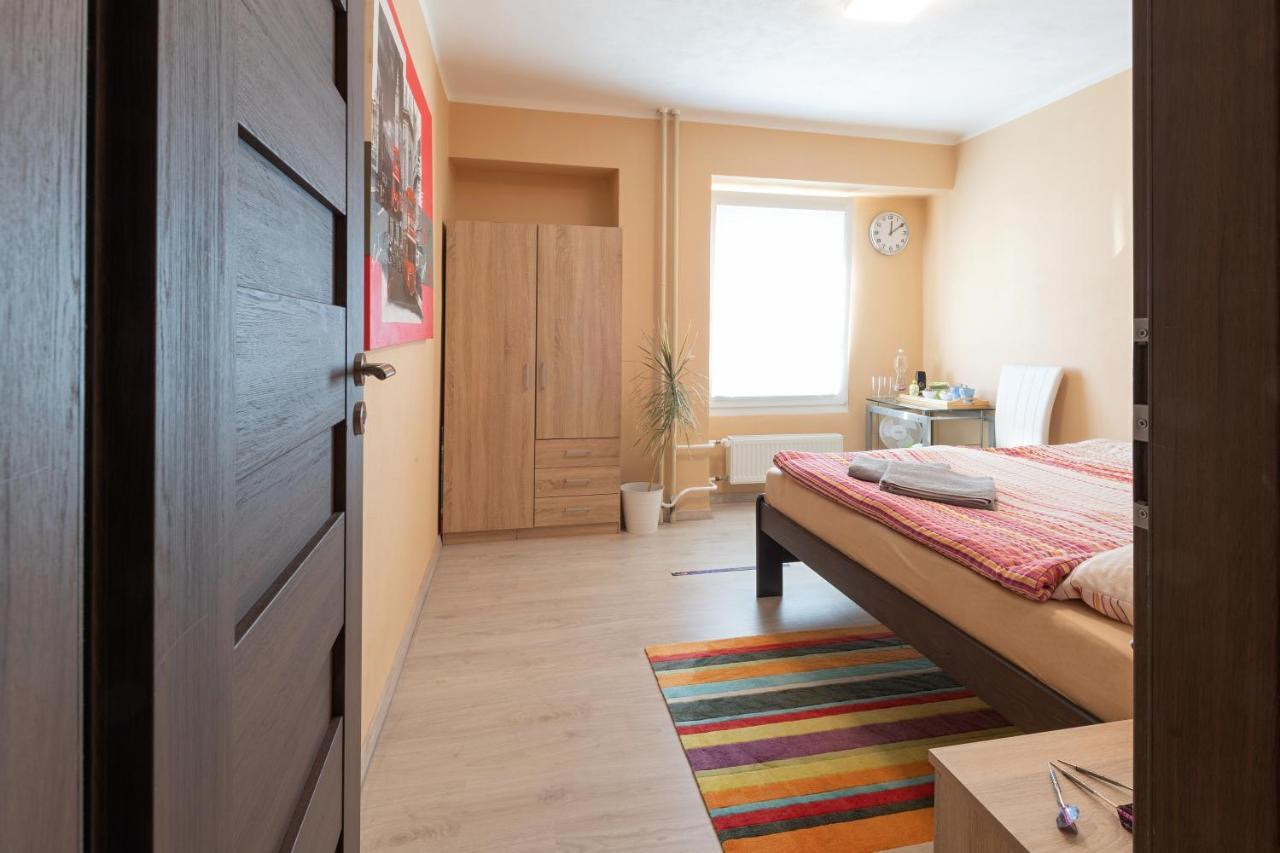 Cozy Room At Metro Station, Private Bathroom, 9Minutes Oldtown, 15Minutes Airport, Wifi Prag Exterior foto