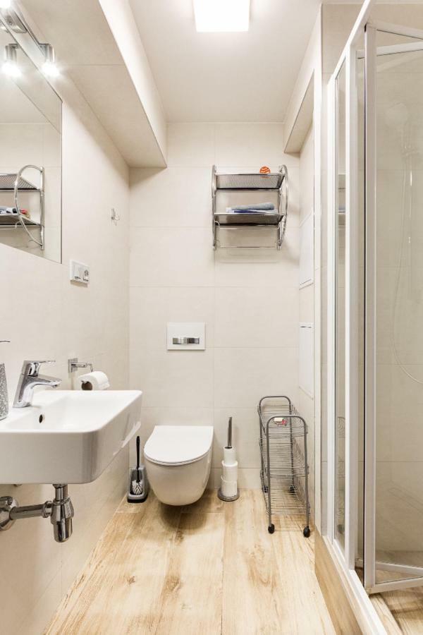 Cozy Room At Metro Station, Private Bathroom, 9Minutes Oldtown, 15Minutes Airport, Wifi Prag Exterior foto